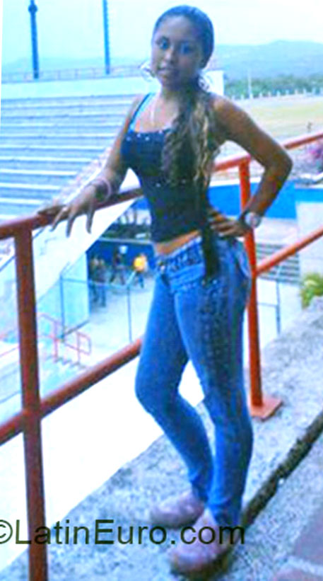 Date this beautiful Colombia girl Yulli Paulin from Barranquilla CO12523