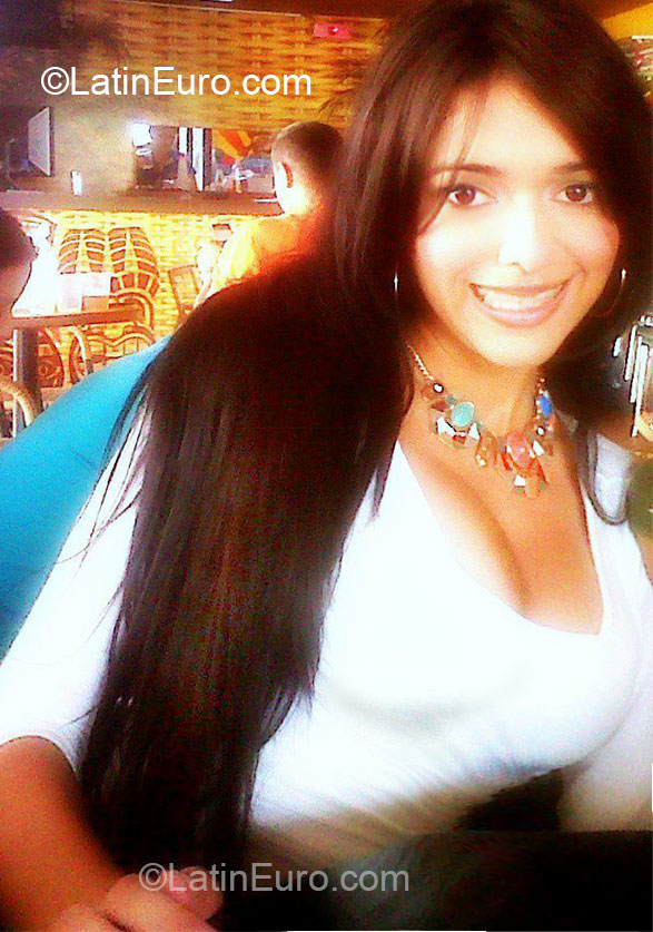 Date this attractive Colombia girl Cindy from Barranquilla CO12369