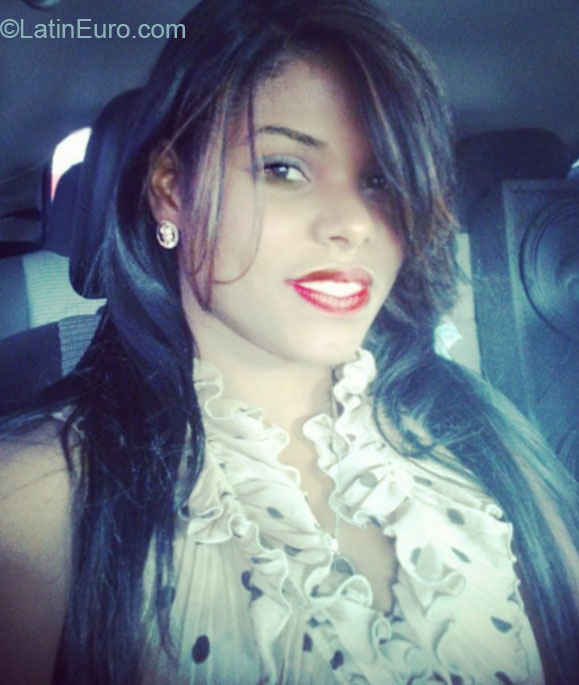 Date this foxy Dominican Republic girl Irina from Santo Domingo DO18141