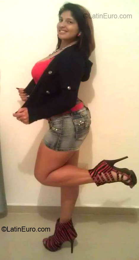 Date this good-looking Dominican Republic girl Jade from Santiago DO14858