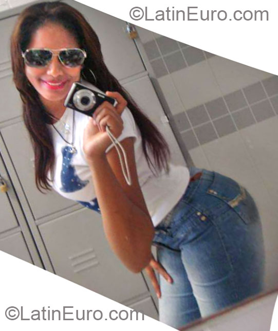 Date this cute Brazil girl Rafaela from Cariacica BR7582