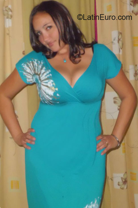 Date this passionate Dominican Republic girl Deisy from Santiago DO14913