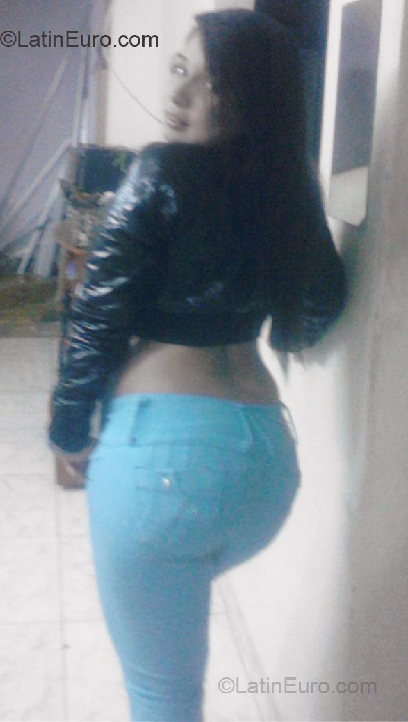 Date this attractive Colombia girl Kelly from Medellin CO12474