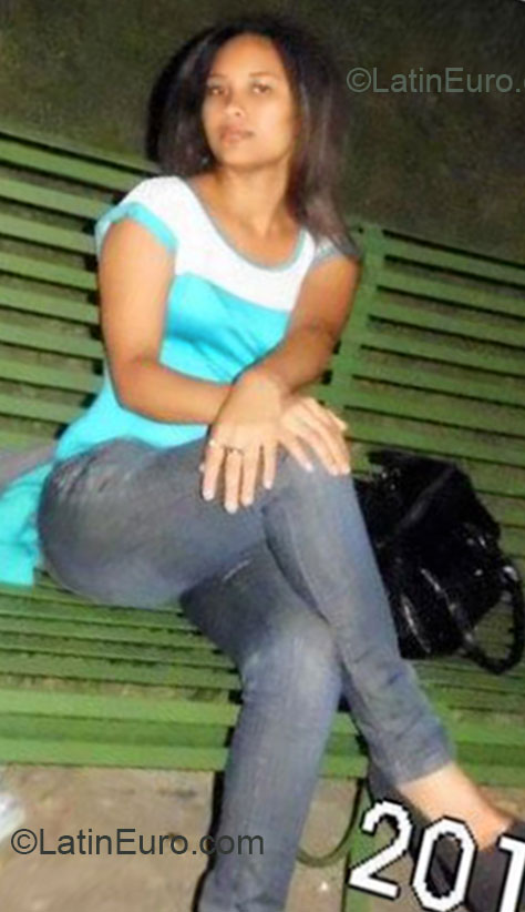 Date this beautiful Dominican Republic girl Linda from Santiago DO14944