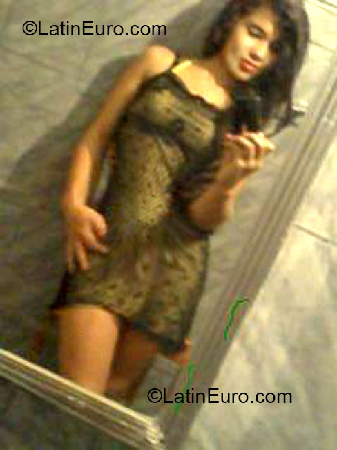 Date this cute Brazil girl Roberta from Patos De Minas BR7616