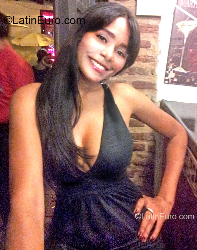 Date this lovely Dominican Republic girl Lin from Santo Domingo DO15069