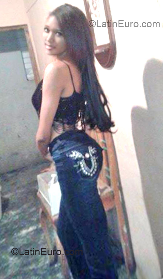 Date this tall Dominican Republic girl Karina from Santo Domingo DO15185