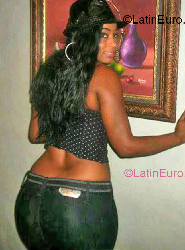 Date this attractive Dominican Republic girl Yokasti from Santo Domigo DO15213