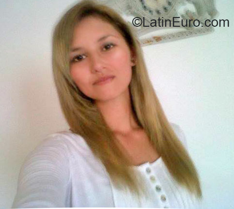 Date this exotic Colombia girl Connie from Bogota CO16473