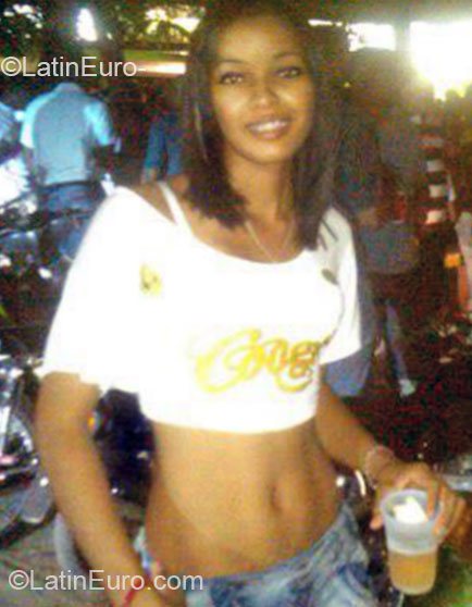 Date this attractive Dominican Republic girl Miriam p from Santo Domingo DO15343