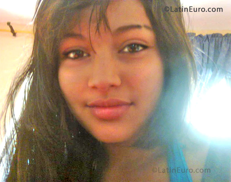 Date this hard body Colombia girl Aylin from Cali CO12729
