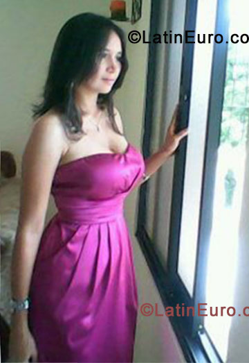 Date this voluptuous Dominican Republic girl Maggie from Santo Domingo DO15378