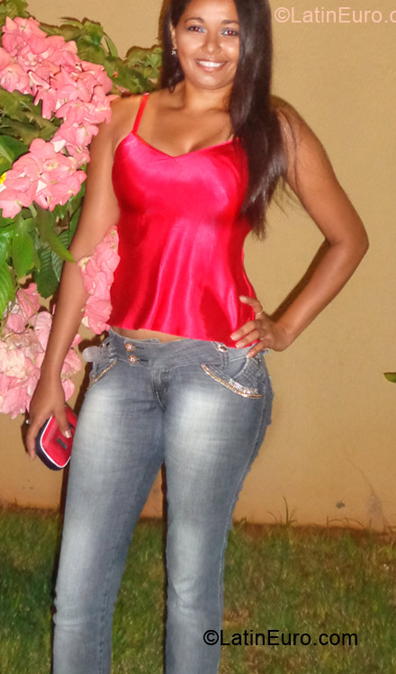 Date this georgeous Brazil girl Alinne from Mossoro BR7709
