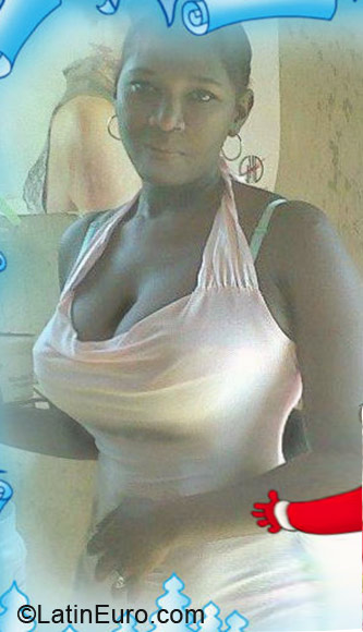 Date this attractive Dominican Republic girl Carmen from Las Vega DO15455