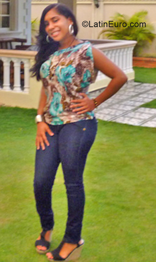 Date this fun Dominican Republic girl Indiana from Santo Domingo DO16499
