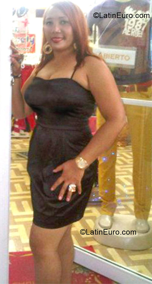 Date this voluptuous Dominican Republic girl Yolanda from Santiago DO15516