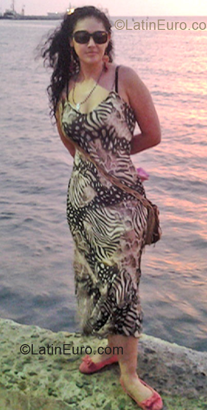 Date this foxy Colombia girl Yamile from Bogota CO12885