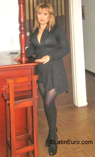Date this exotic Colombia girl Luzelena from Manizales CO12923