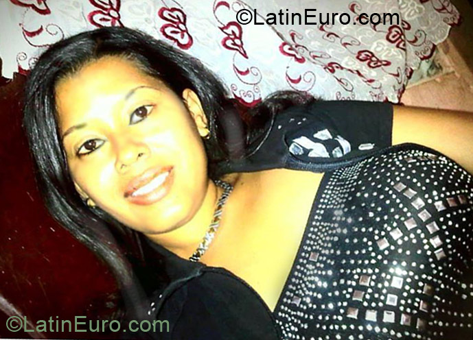 Date this hard body Dominican Republic girl Indhiri from Santo Domingo DO15655