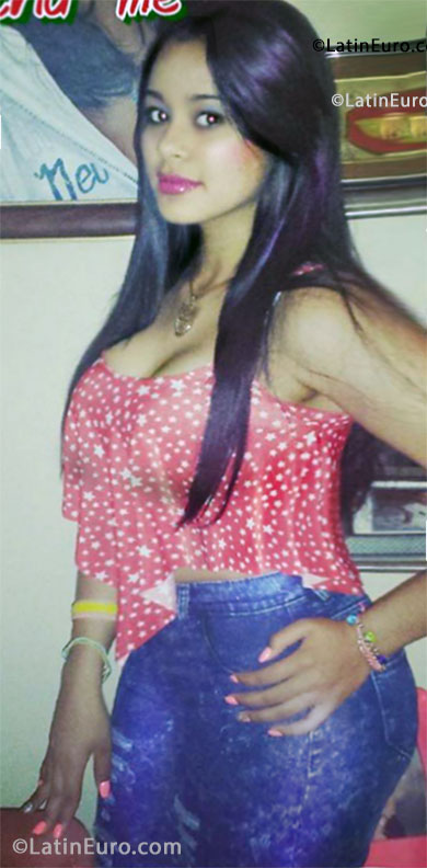 Date this voluptuous Dominican Republic girl Yenice from Santiago DO25968