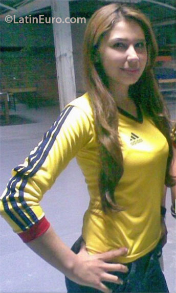 Date this attractive Colombia girl Karoll from Bogota CO13160