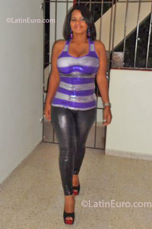Date this delightful Dominican Republic girl INGRIS MARIA from Santo Domingo DO16108