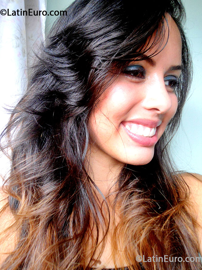 Date this stunning Brazil girl Beatriz Bianca from Goiania BR7854