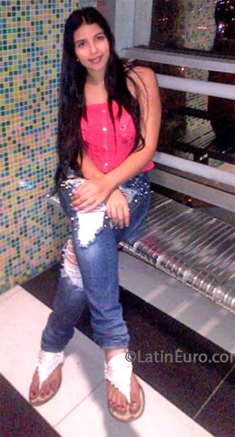 Date this happy Colombia girl Mary from Medellin CO13257