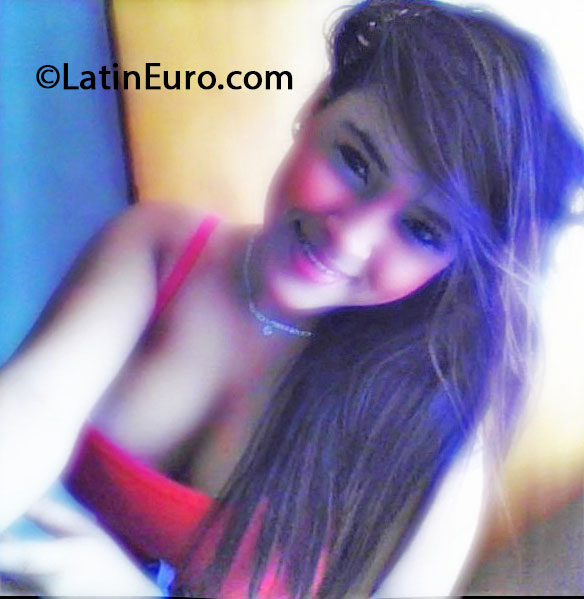 Date this lovely Colombia girl Melissa from Cali CO13278