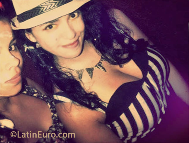 Date this attractive Colombia girl Sandra from Bogota CO15600