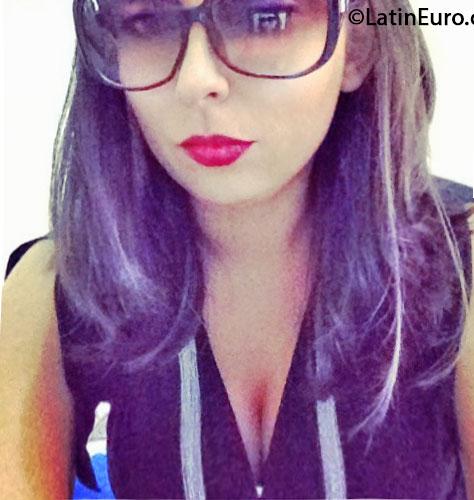 Date this attractive Brazil girl Sheila from Curitiba DO16354