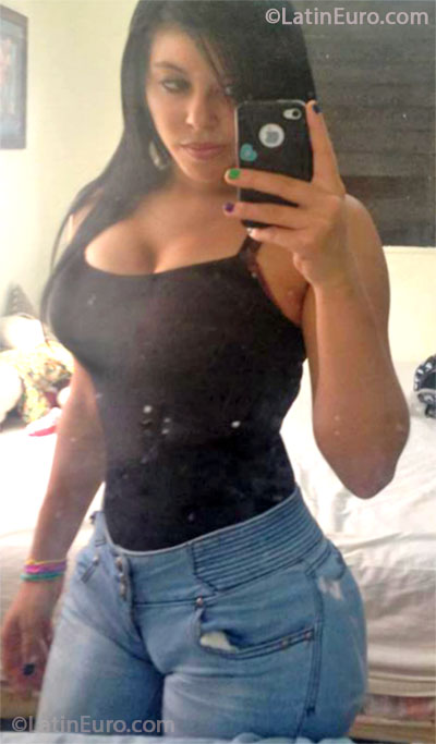 Date this beautiful Dominican Republic girl Orquidi from Santo Domingo DO16368