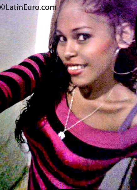 Date this tall Dominican Republic girl Carolina from La Vega DO16447