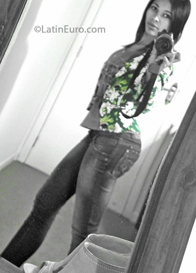 Date this stunning Brazil girl Raquel from Palotima BR8089