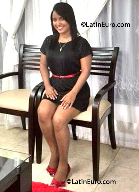 Date this beautiful Colombia girl Yissel from Cartagena CO13461