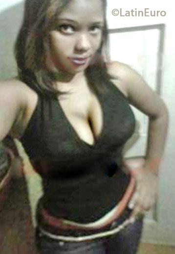 Date this delightful Dominican Republic girl Nyna from Santiago DO16636