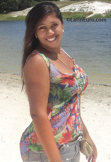 Date this voluptuous Brazil girl Mara from Salvador BR9364