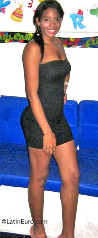 Date this hot Colombia girl Lilia from Cartagena CO13701