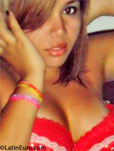 Date this funny Brazil girl Rayane from Barra De Guaniraba BR8037