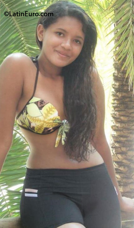 Date this cute Brazil girl Anabila from Iturama BR8049