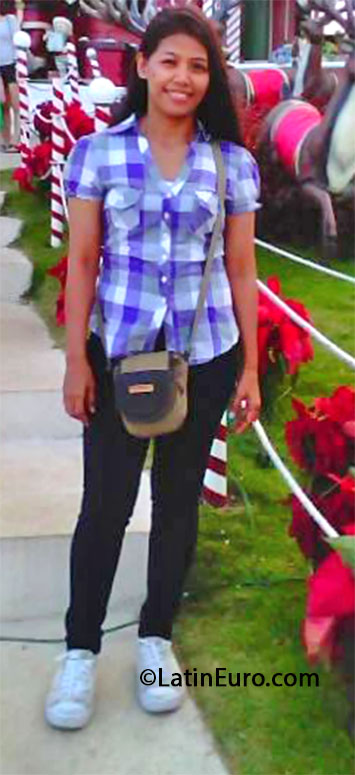 Date this tall Philippines girl Charls from Manila PH579