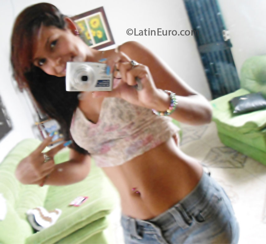 Date this gorgeous Colombia girl Lina from Cali CO13771