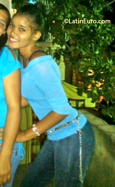 Date this lovely Dominican Republic girl Anny from Santo Domingo DO17005