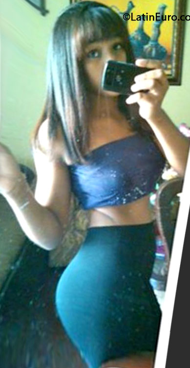 Date this nice looking Dominican Republic girl Mariluz from Santo Domingo DO17016