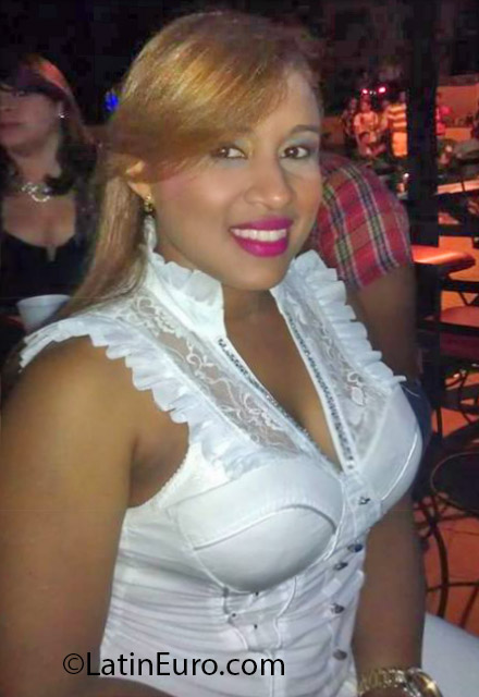 Date this sultry Dominican Republic girl Rosaura from Santiago DO17108