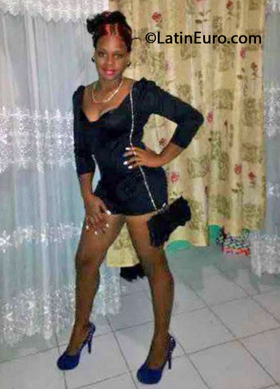 Date this tall Jamaica girl Shamel from St. Mary JM1294