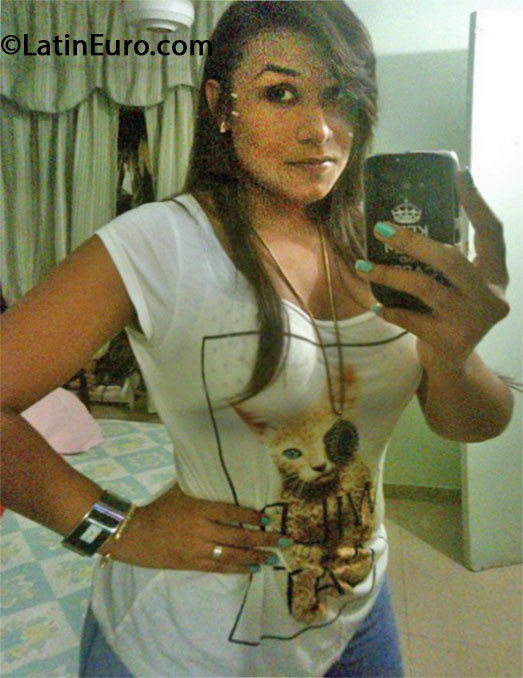 Date this athletic Dominican Republic girl Laura from Santo Domingo DO17223