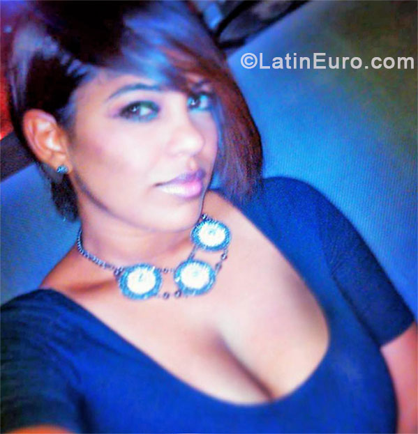 Date this good-looking Dominican Republic girl Emel from Santo Domingo DO17359