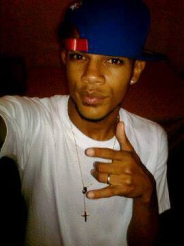 Date this nice looking Dominican Republic man Adrian from Santo Domingo DO17409