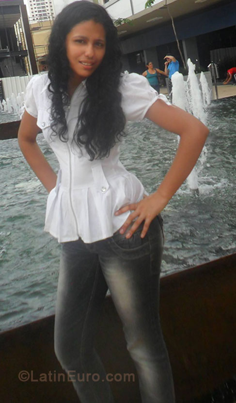 Date this young Brazil girl Jaqueline from Goiania BR8206